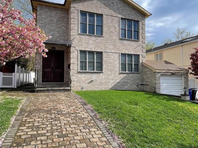 House for sale in Queens, Arverne