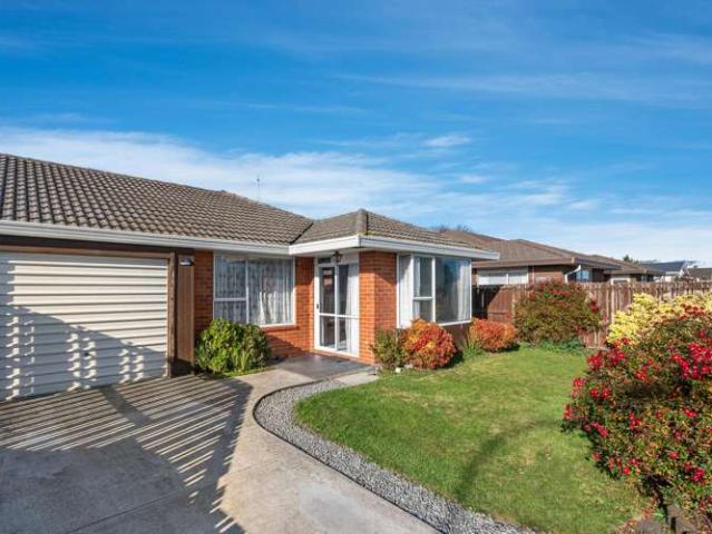 House for sale in Chaslands, Canterbury