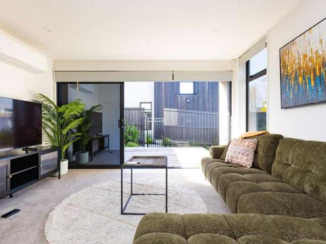 Townhouse for sale in Canterbury