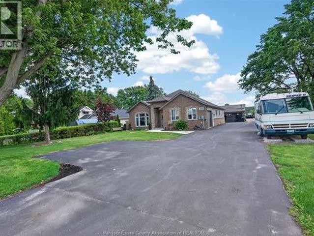 Condo for sale in Lakeshore, Ontario