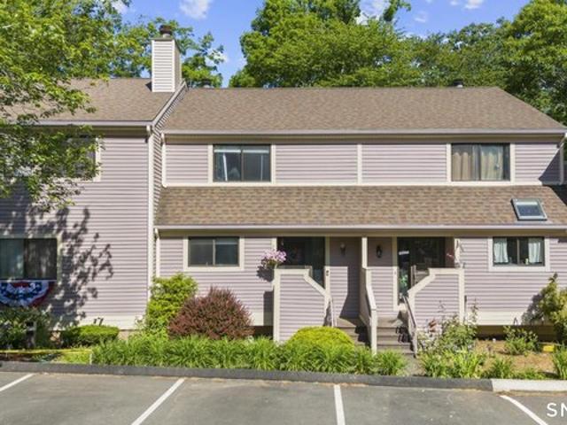 Townhouse for sale in Branford, Connecticut