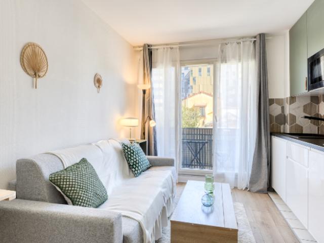 Studio location à Bobigny, Les Lilas