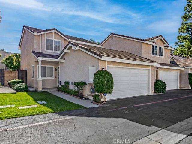 Townhouse for sale in Azusa, California