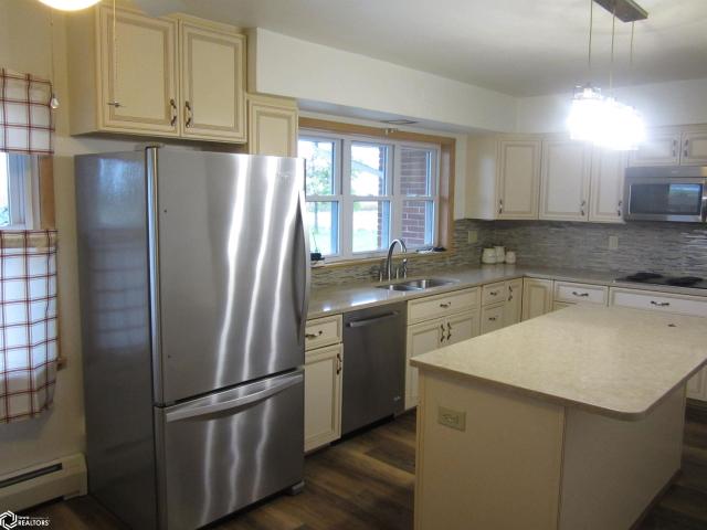 House for sale in Roscoe, Morning Sun