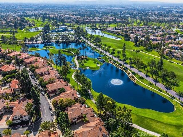 Townhouse for sale in Corte Villa, Tustin