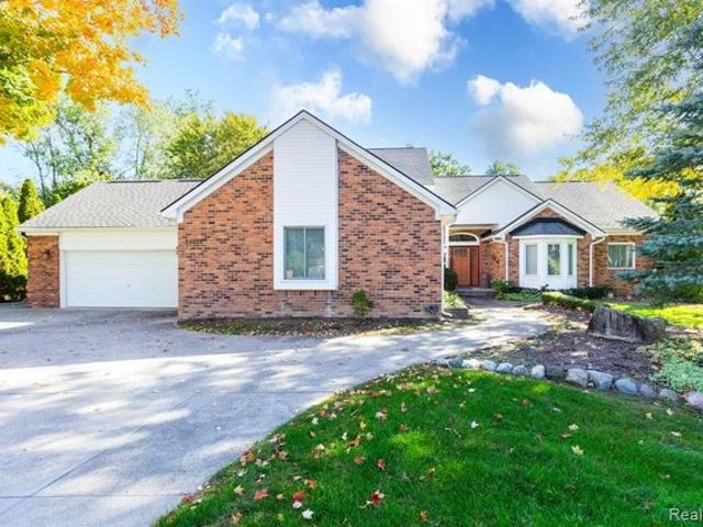 House for sale in Salow's Walnut Hill Sub, Novi