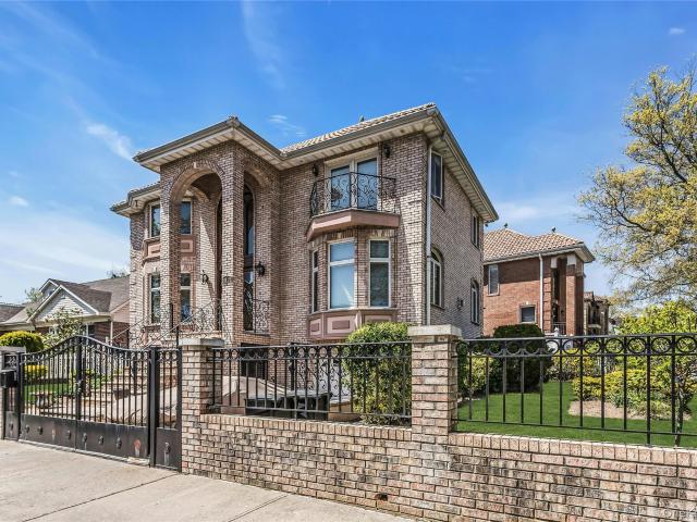 House for sale in Queens, Arverne