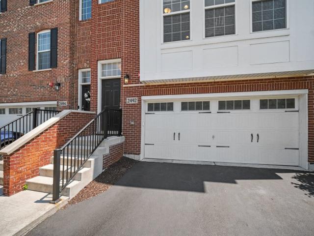 Townhouse for sale in Woodridge, Illinois
