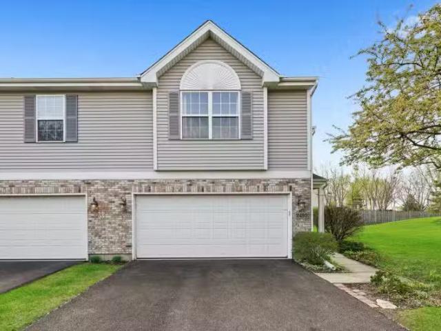 Condo for sale in Elgin Condo for sale in Elgin