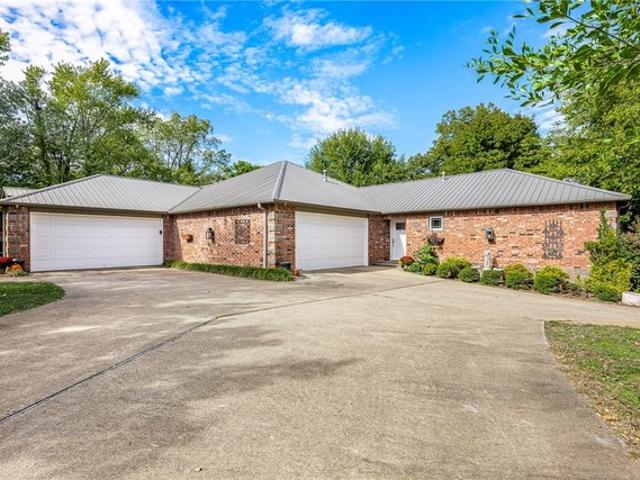 House for sale in Fayetteville, Washington County