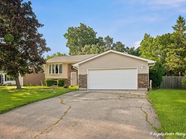 House for sale in Lindenhurst, Illinois