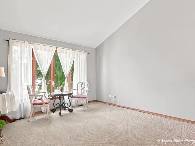 House for sale in Lindenhurst, Illinois