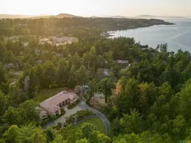 House for sale in Saanich, British Columbia