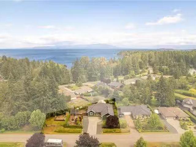 House for sale in Nanoose Bay