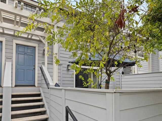 Townhouse for sale in Pasadena, California