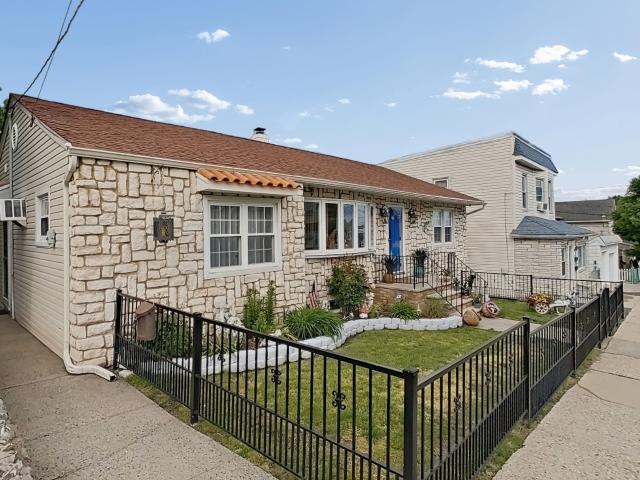 House for sale in Hudson, New Jersey