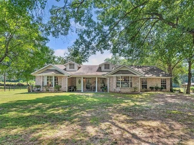 House for sale in Broaddus, Texas