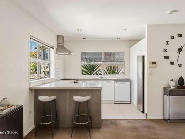 House for sale in Beach Haven, Kaipātiki