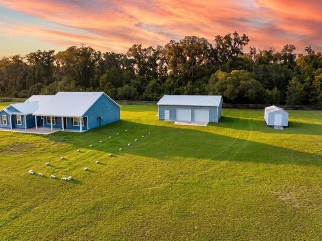 House for sale in Fort White, Florida