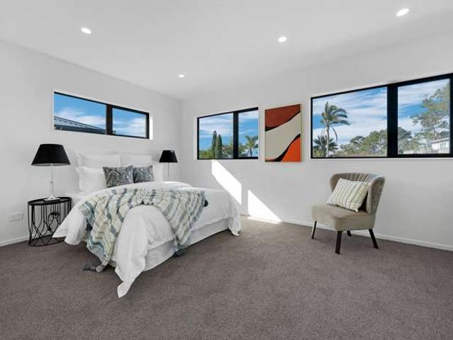 House for sale in Oratia