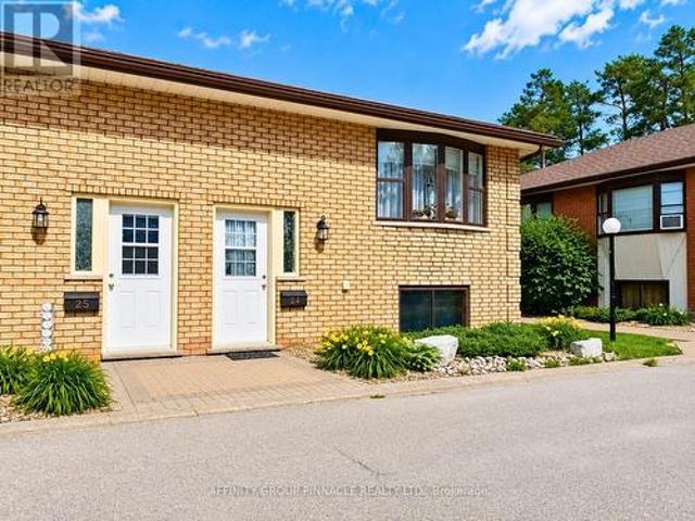 Townhouse for sale in Lindsay, Kawartha Lakes
