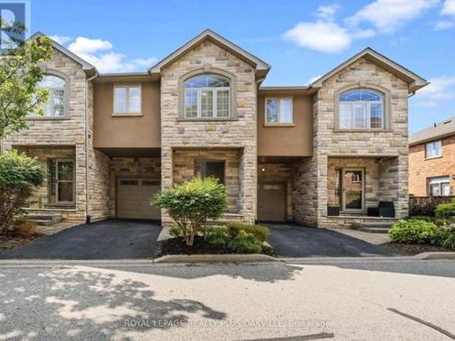 Townhouse for sale in Orchard, Burlington