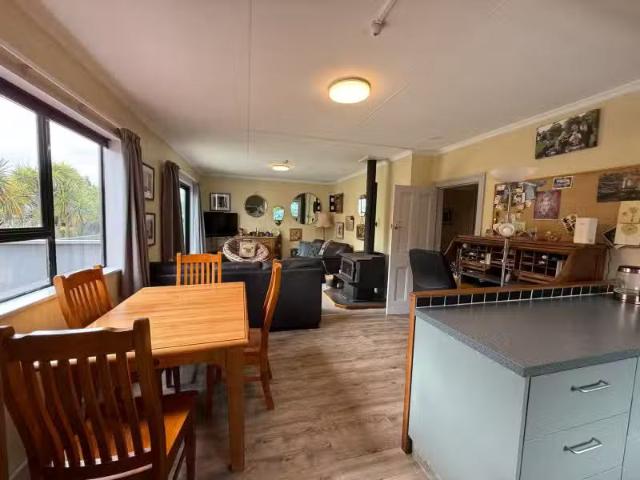 House for sale in Otakou