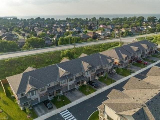 Townhouse for sale in Ancaster, Ontario