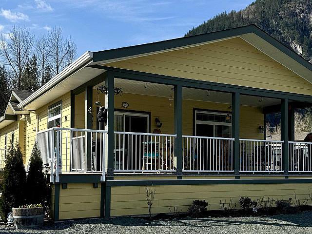 House for sale in Canyon, British Columbia
