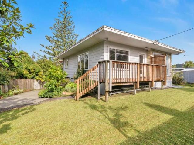 House for sale in Oratia