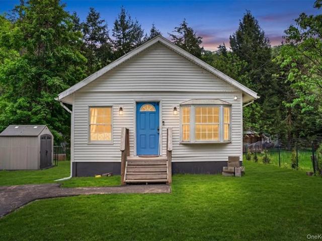 House for sale in Godeffroy, New York