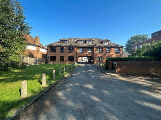 Flat for sale in Farnborough, Hampshire