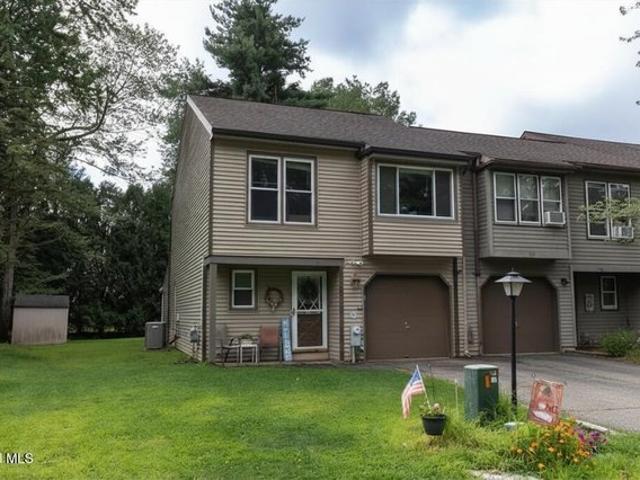 Townhouse for sale in Saratoga, New York