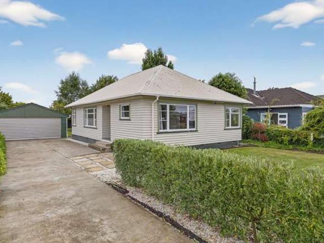 House for sale in Chaslands, Canterbury
