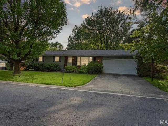 House for sale in Highland, Illinois