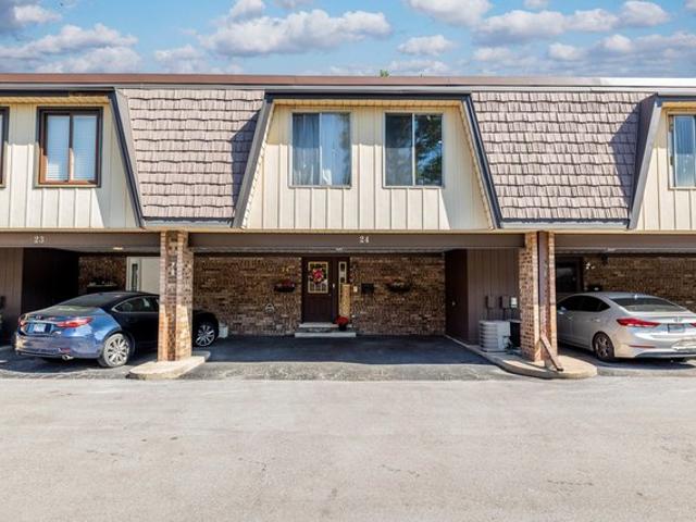 Townhouse for sale in Palos Hills, Illinois