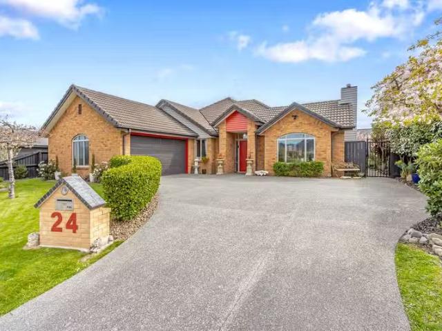 House for sale in Chaslands, Canterbury