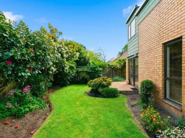 House for sale in Chaslands, Canterbury