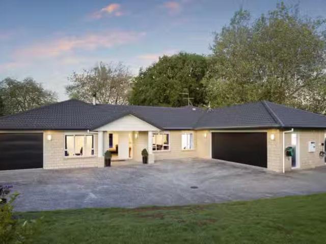 House for sale in Awhitu
