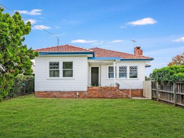 House for rent in Old Guildford