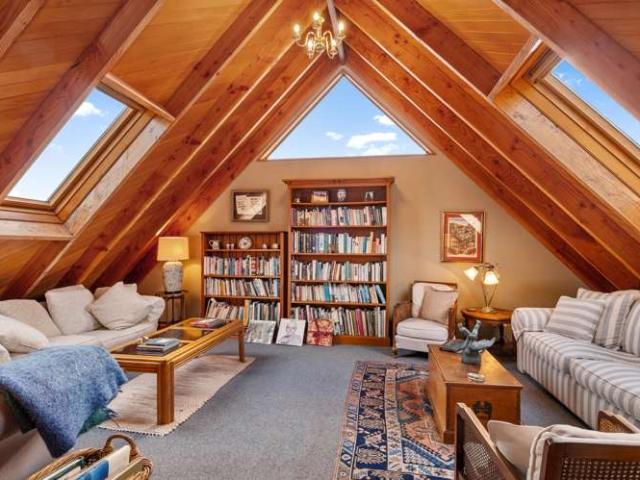 Townhouse for sale in Chaslands, Canterbury