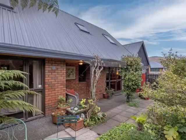House for sale in Chaslands, Canterbury