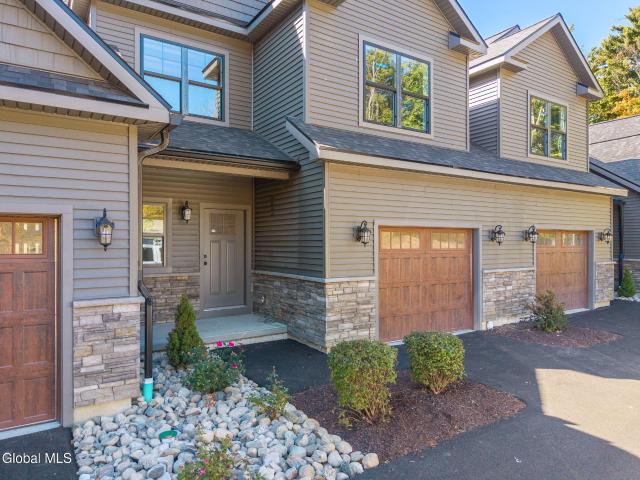 Townhouse for sale in Diamond Point, New York