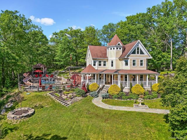House for sale in Baldwin Place, New York