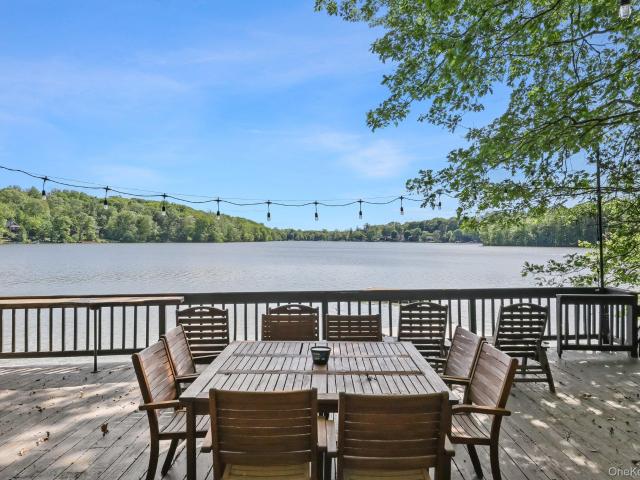 House for sale in Baldwin Place, New York
