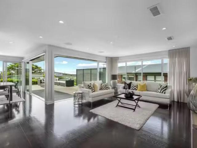 House for sale in Oratia