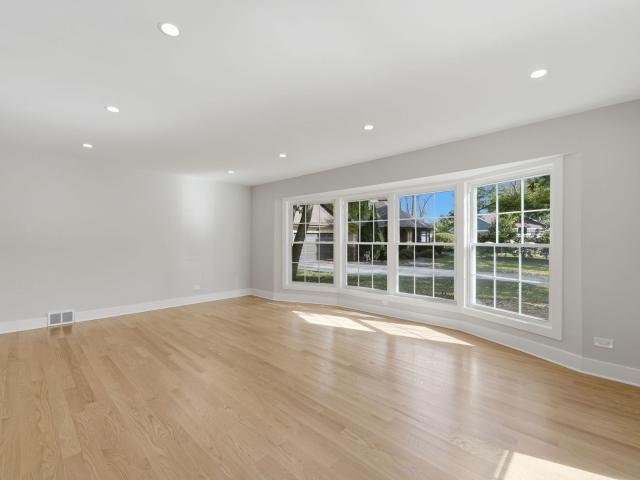 House for sale in Lincolnshire, Lake County