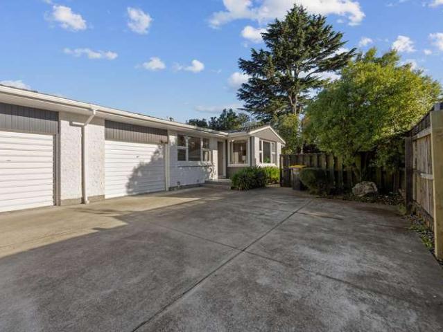 House for sale in Chaslands, Canterbury
