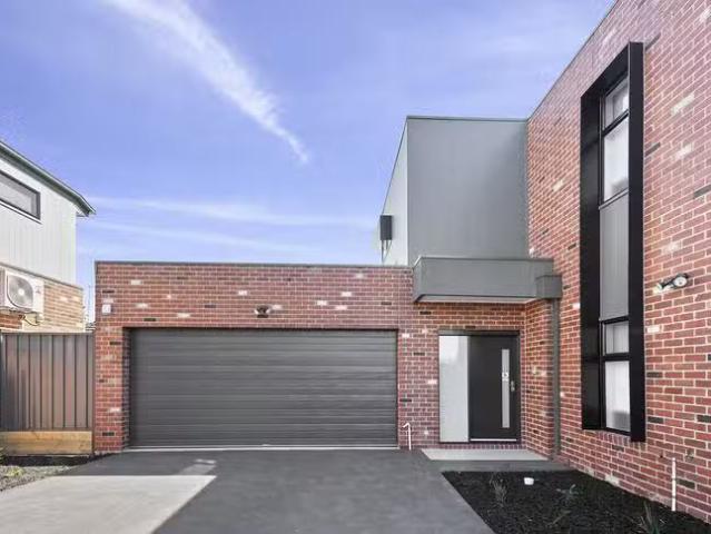 House for rent in Sunshine North, Victoria