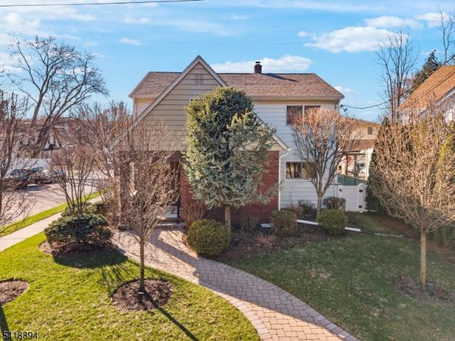 House for sale in Waldwick, New Jersey